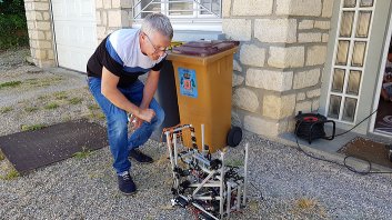 François inspecte le robot